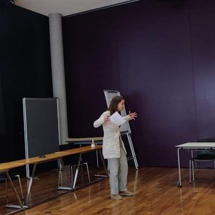 EuracMinorities's tweet image. DAY 10: FRIDAY, JULY 15 

Did you know? Student participation &amp;amp; contributions are KEY to the #EuracSummerSchool!

It is thus fitting that we began our last day with two student presentations: one on the current situation in #Tibet, the other on state-building in the #Caucasus📝🔎