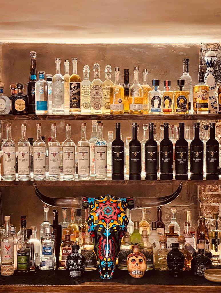 A photoshoot has never smelt so good 🤤 @cavitalondon 👊🏽

#huichol #mexicanrestaurant #mezcal