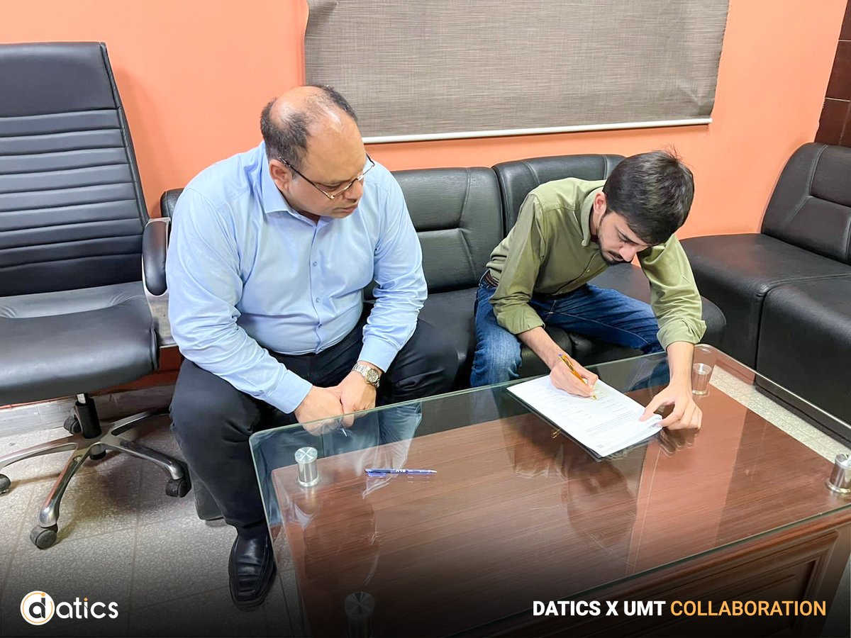 datics_ai's tweet image. @datics_ai x @UMTOfficial Contract Signing 🤝   
We are proud to announce that the University of Management and Technology has joined hands with Datics as their official venue partner for the @techliftpk  Training Bootcamp. 

#Datics #UMT #TechLift #collaboration #partnership