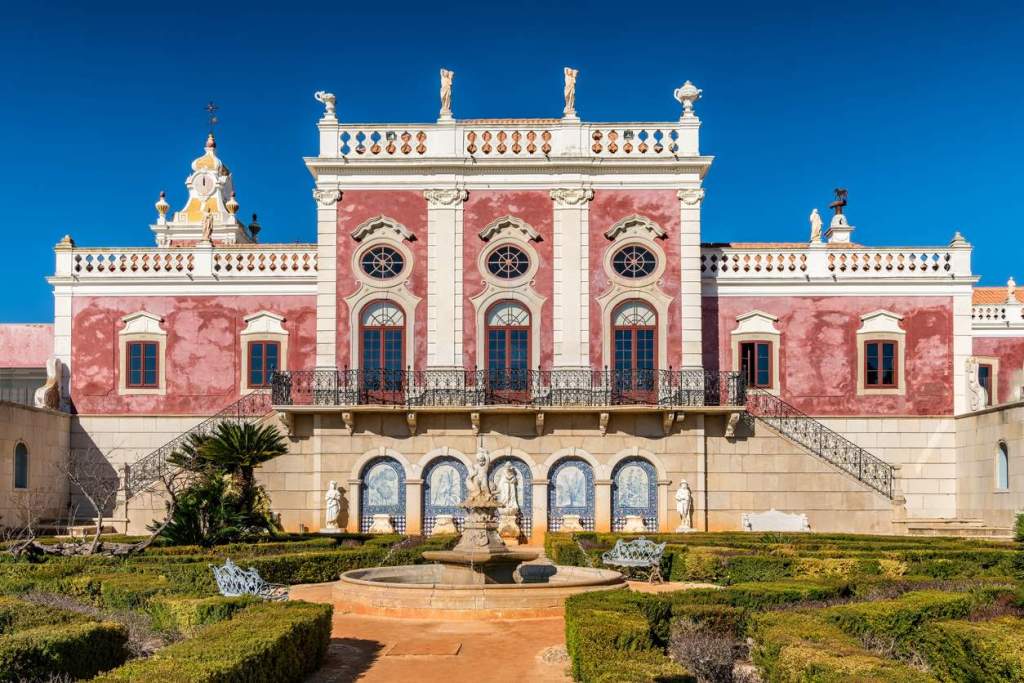 VortexMag's tweet photo. 7 fantásticos monumentos para visitar no Algarve - https://t.co/k3rg1y9zii https://t.co/Snhth2svXE