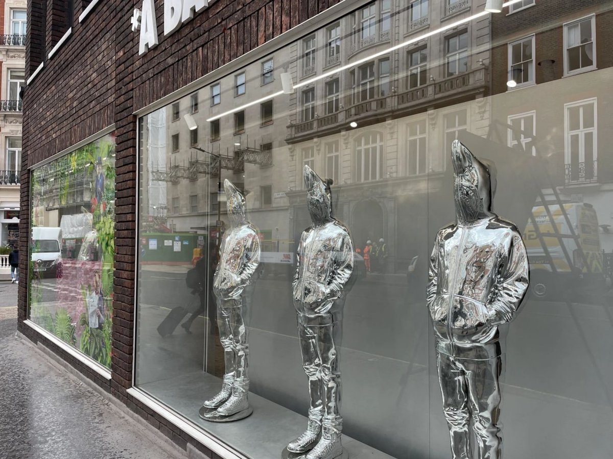 Dimplesmoe's tweet image. The weather is still good, out for a stroll