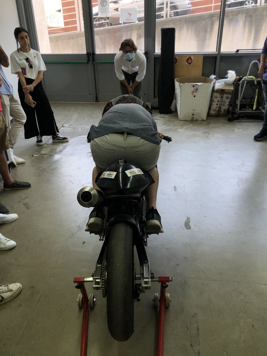 GiacomoRisitano's tweet photo. Seminario “pazzesco” di Pierluigi Zampieri, R&amp;D Vehicle Director @DucatiMotor , al @DipIngUnime di @unimessina!
I ragazzi di “Stretto in Carena” @MotoStudent in prima linea! https://t.co/UbOia3MWBP