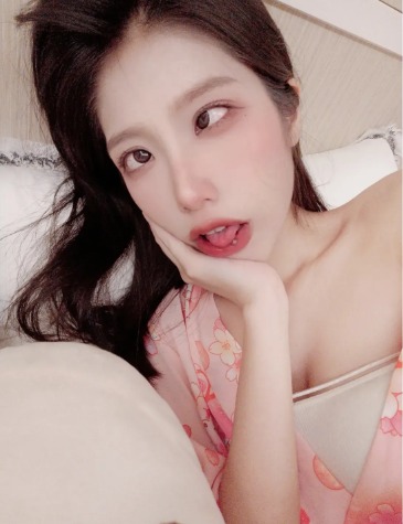 把你的弟弟掏出来给我舔舔可以吗