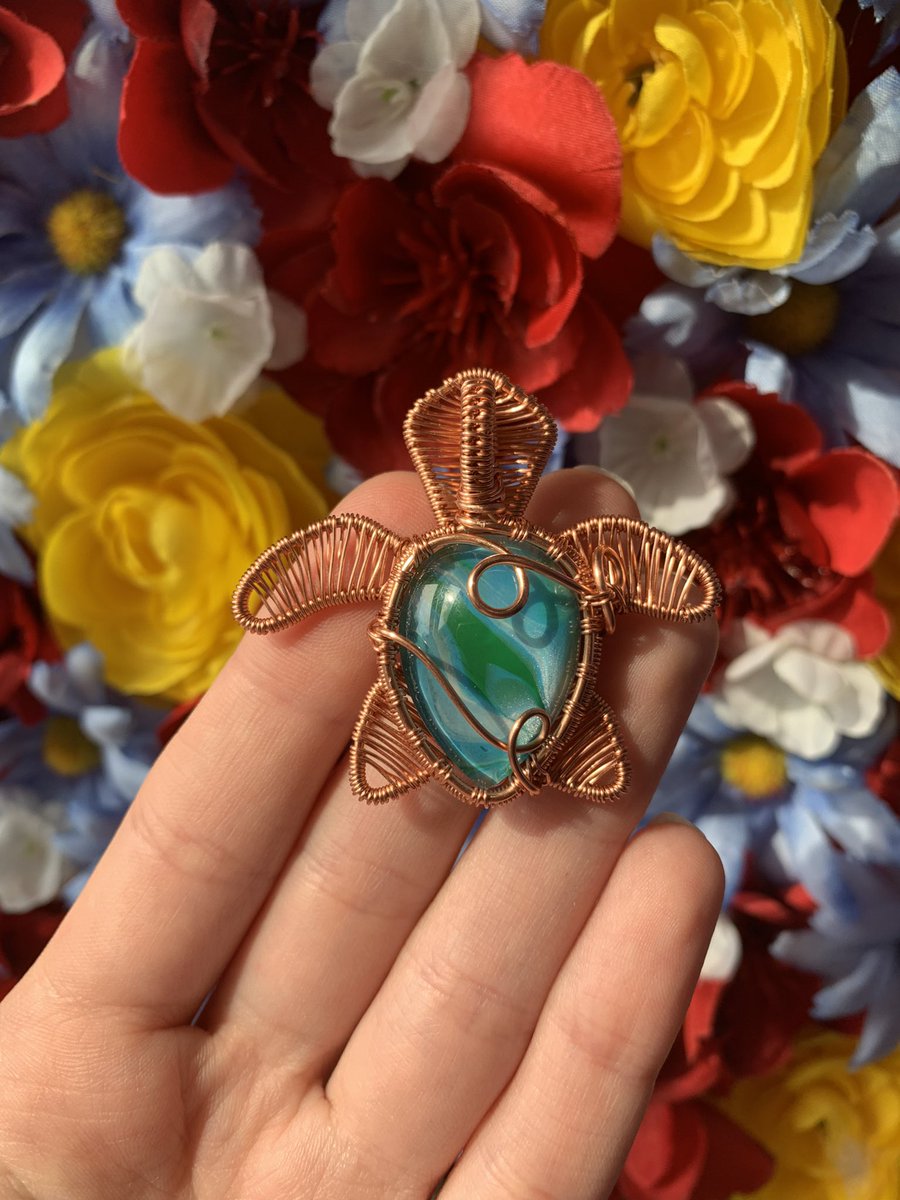 i made a baby turtle pendant🐢