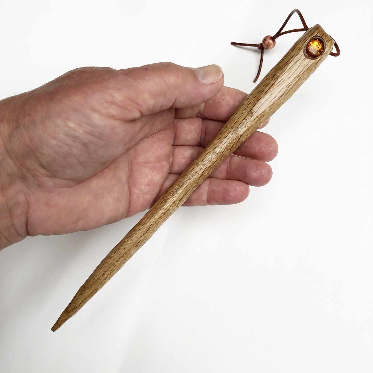 cornishspoons's tweet photo. The recycled oak from which I carved my latest garden seed planter was rescued from an old Cornish cottage kitchen.
The dibber is hand carved to follow the natural grain of the wood and I've added a piece of Baltic amber, approx 44 million years old (during the Eocene epoch). https://t.co/37nYumgggP