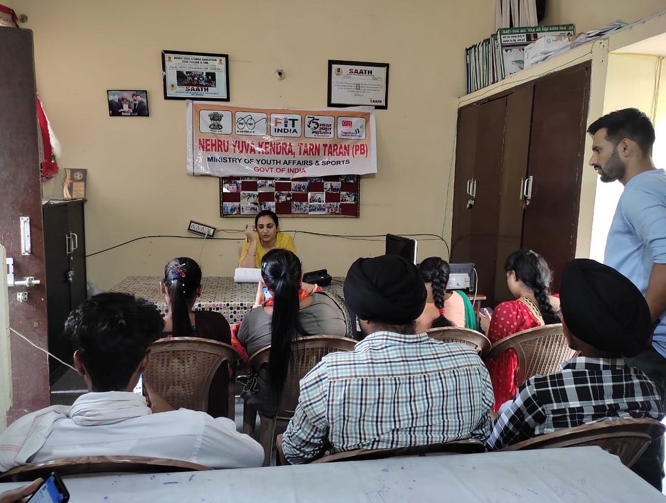 NYK @YuvaTarn Tarn Taran organised meeting of National Youth #Volunteers to discuss the status of #socialmedia handle of all nyvs and ways to improve the social media handle under the supervision of District #Youth Officer Ms. Jasleen kaur. @PunjabNyks