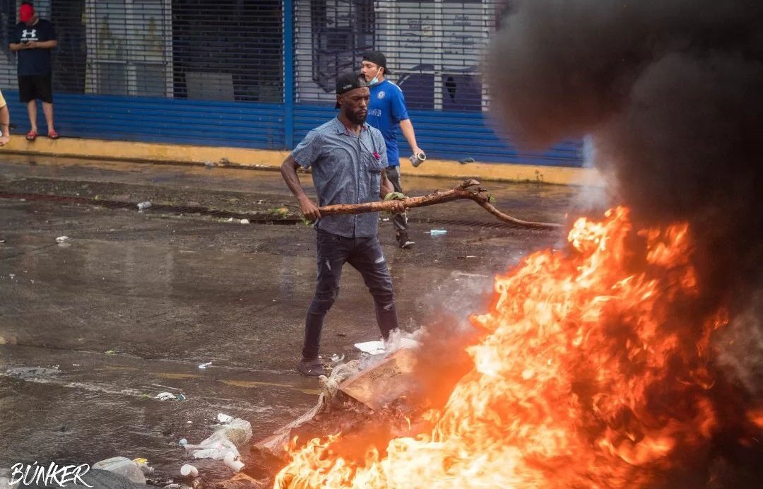 Lo andan buscando..... No se sabe si esta bien, esta preso, o que paso.... Imágenes de la opresión de ayer por parte del Gobernador Melamed y del Gobierno PRD, el joven que salía en los videos de los Turistas y demás