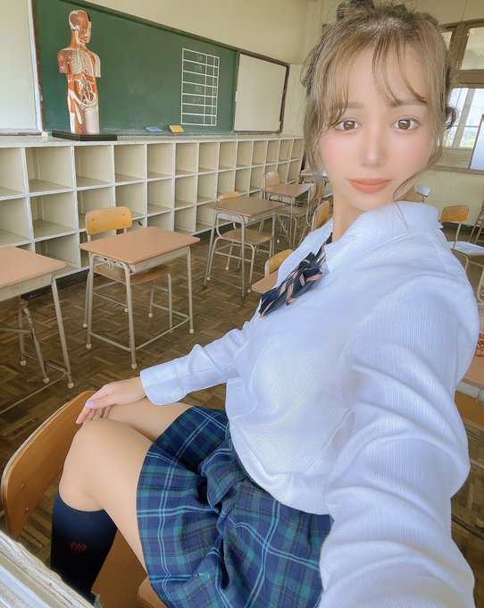 学校でしちゃった青春の一幕をもうすぐ動画で公開するよ〜☺️💕 https://t.co/3bCb9oXria