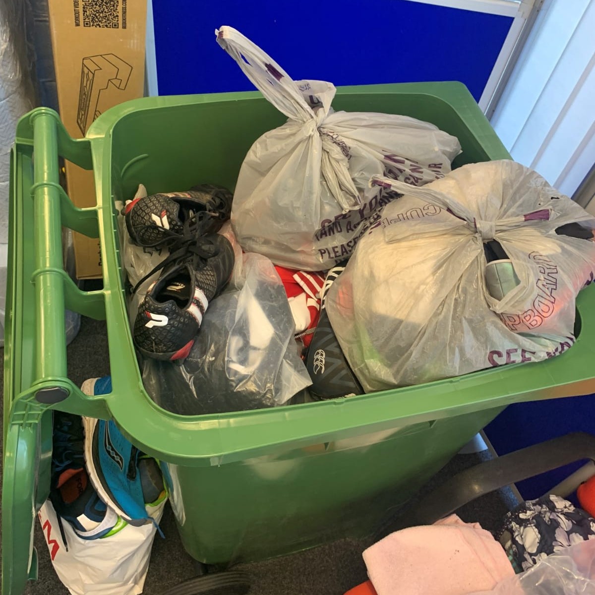 ZeroWasteLeeds's tweet photo. Thanks to everyone who donated to #TogetherForSport! Keep an eye out for our pop-ups to get any FREE sports kit that you may need. We're at the following Breeze events - more TBC:
👟 02/09 Harehills Park, LS9 6ND
👟08/09 Springhead Park, LS26 0DY
👟17/09 at Armley Park, LS12 3LW https://t.co/ezobgvxUpr