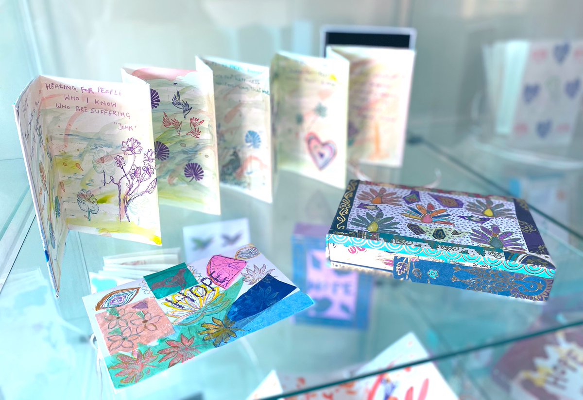 seaternprint's tweet photo. Books of Hope by @GemArtsuk #FeelGoodGroup are exhibited as part of the #MasalaFestival2022 See these beautiful handmade books 🪷 🦚 at their #MiniMela @BenshamGrove on Sun 24th July. Find out more here 👉 https://t.co/4JdOVAlTfu https://t.co/rQIx4zn4N0