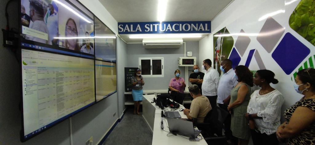 PNUDCuba's tweet photo. En visita a los cuadros de mando de ambas instituciones, @ivanzver, RRA de @PNUDCuba, destacó el avance en la articulación de sistemas de información múltiples y su contribución al proceso de transformación digital, que optimiza la toma de decisiones y la gestión de riesgos. https://t.co/TV9fxBzFDc