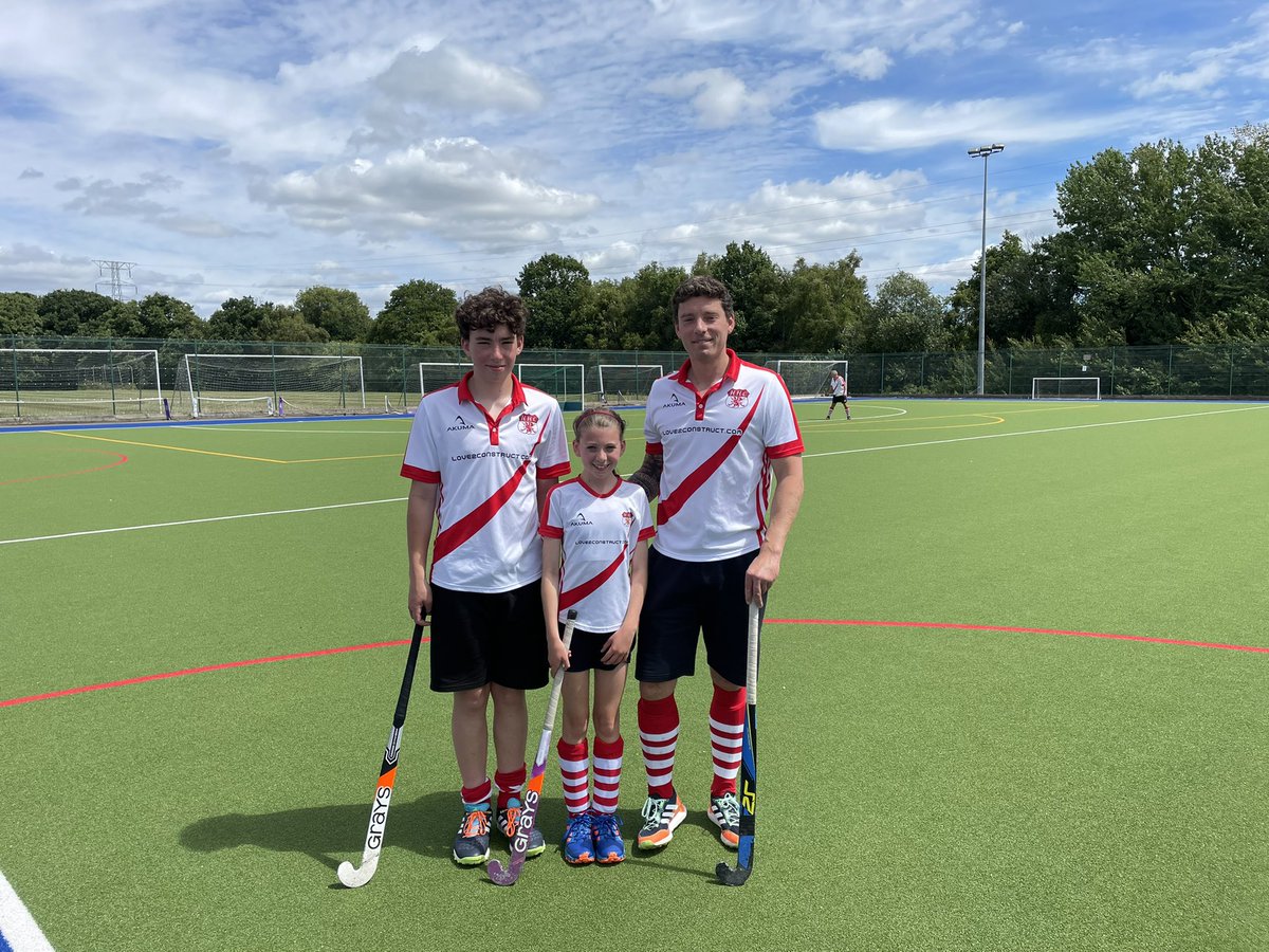 timothy78tyler's tweet photo. Brilliant performance from these two in a senior mixed friendly against Crawley a few weeks ago. Katie is still buzzing 🐝 🏑 ❤️ https://t.co/EfSmaT5GLF