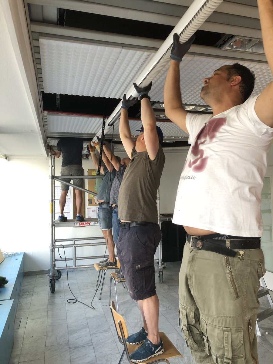 lionsclubolten's tweet photo. Das #cultibo in #olten soll innenarchitektonisch aufgewertet werden und der Lions Club Olten beteiligt sich mit vollem körperlichem Einsatz während der ersten Phase: dem Abriss der alten Decke https://t.co/8nXQKK1HzQ