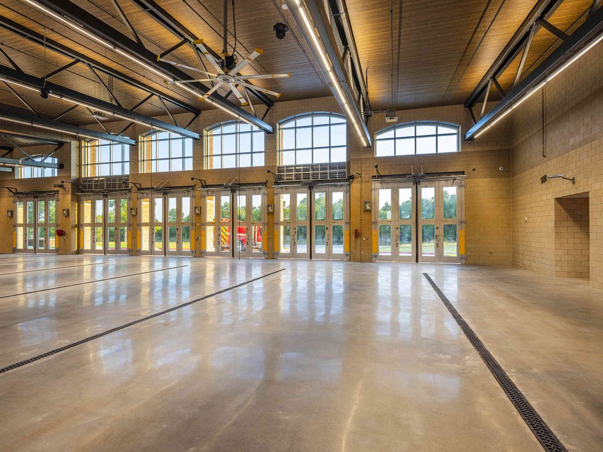 Glyonphoto's tweet photo. The new Fort Bend County Emergency Service District #4 building by Brookstone Construction.

#photography #architecturephotography #constructionphotography #commercialphotography #landscapephotography #civilphotography #FBCTX https://t.co/bx1bBabF5i