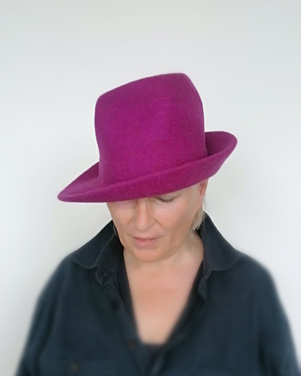 zsofiamarx's tweet image. Time to think of what we are going to wear when the hot summer is over...cooler autumn days will arrive sooner than you think!