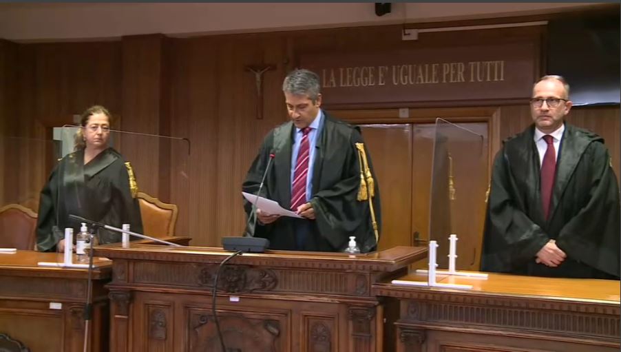 TgrRaiSicilia's tweet photo. Condanna confermata. Corruzione e abuso d'ufficio nella gestione dei beni confiscati alla #mafia. In appello a #Caltanissetta l'ex giudice Silvana #Saguto condannata a 8 anni e 10 mesi.
Tra poco al Tg delle 19,35 @TgrRai https://t.co/TbPVFOquKN