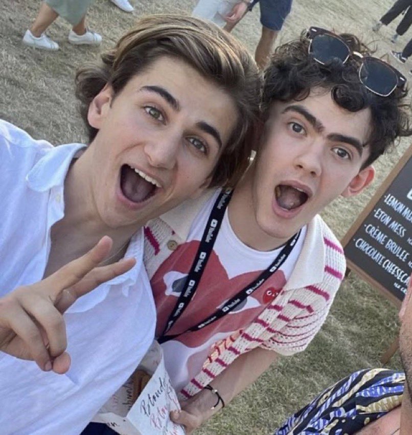 BASHOEPICS's tweet image. 😮 x2