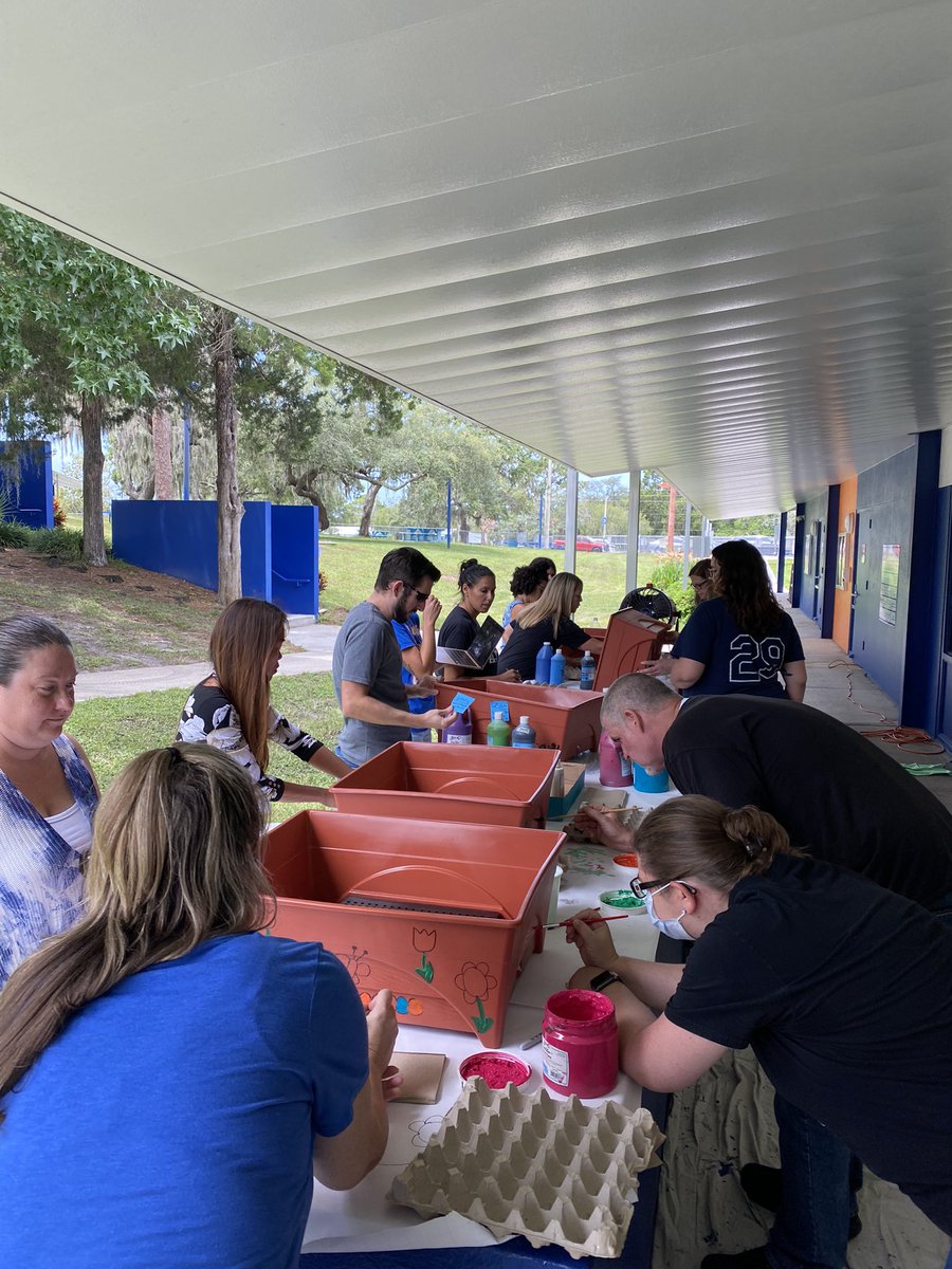 Team building with our 22-23 instructional teams! Garden planters are going to be so beautiful! Watch our #caesfirehawks grow this year! 🪴 <a href="/nlink6818/">Nicole Link</a> <a href="/shellhart727/">Michelle Hartman</a> <a href="/sutulat/">Tammy Sutula</a>
