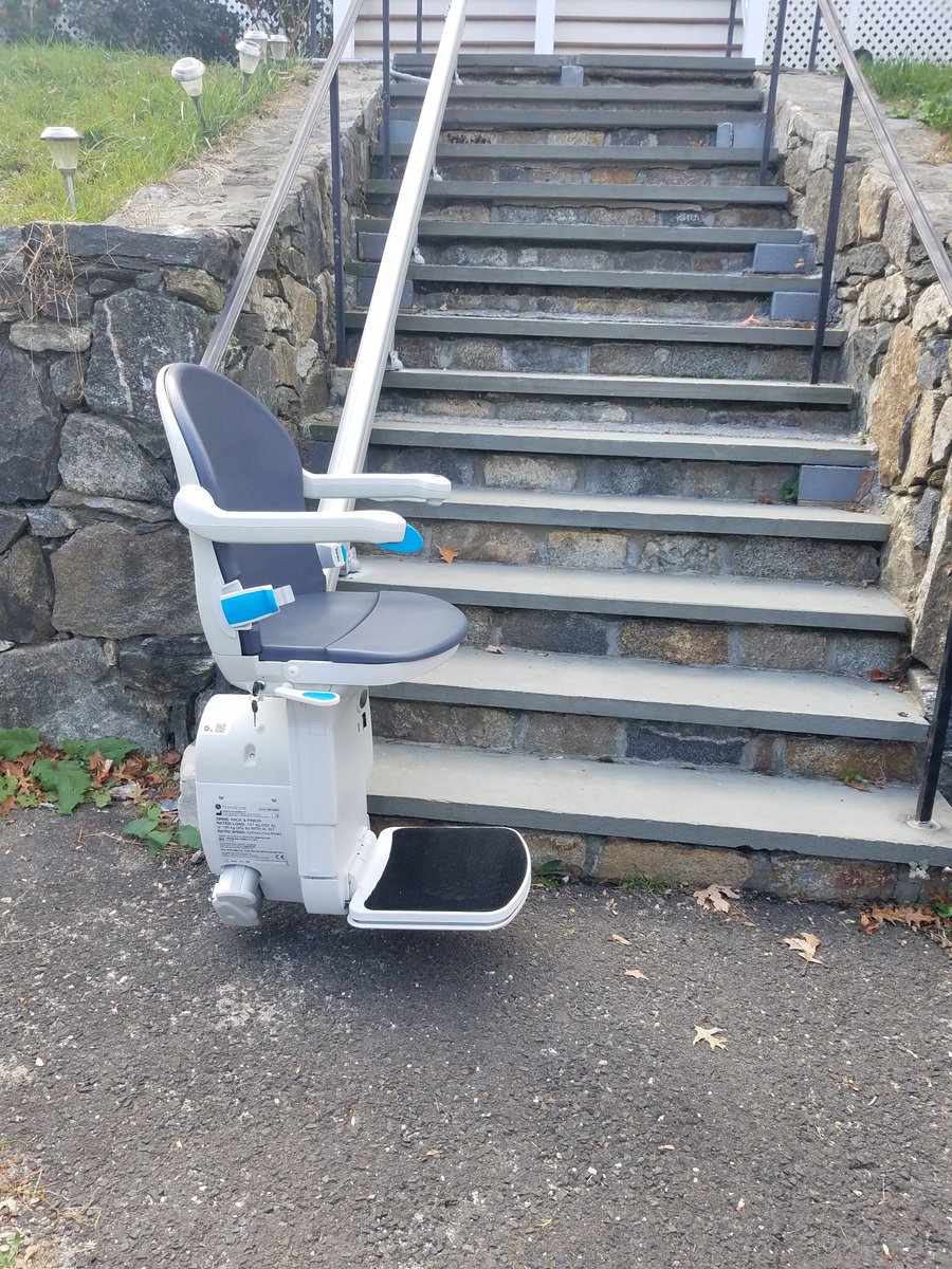 Summer Days call for Outdoor Stairlifts! 
Pictures from a 2021 Outdoor Handicare Model 1000 Stairlift 
Are you or a loved one in Connecticut and looking for home accessibility? Call us to schedule a free evaluation!  
Number in our Bio