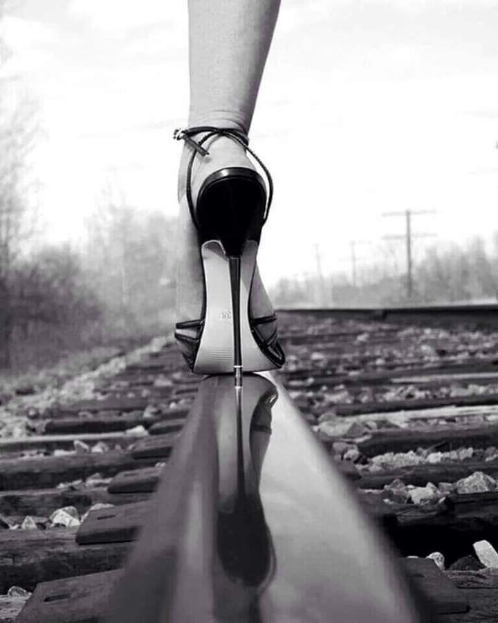 Joaquinadelsur's tweet photo. Desde el suelo no se puede caer. Cuando uno lo toca, lo único que queda por delante es el cielo.

Elvira Sastre

#BuenasTardes 🦋🍀 https://t.co/MiNwtSduxx