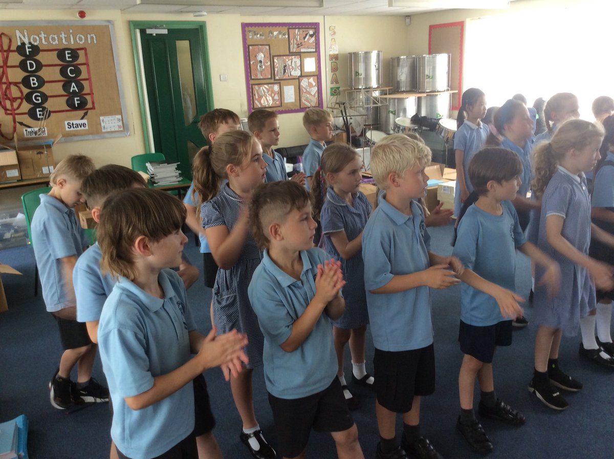Ldaviesclass's tweet photo. 2M and 2K are having a great time finding the pulse in a piece of music. https://t.co/TshTYqO60C