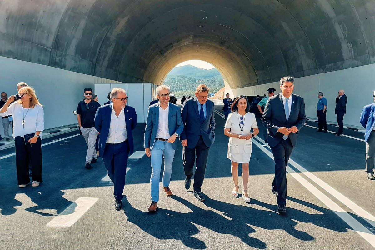 Rebeca_Torro's tweet photo. 🛣️ El nou traçat de la N-232 a #Morella, amb una inversió de 50M€ del @mitmagob, ja és una realitat.

👨‍👩‍👧‍👦 Hui donem resposta a una reivindicació històrica que impactarà en el dia a dia de veïns i veïnes, en els seus visitants i fomentarà un major creixement econòmic a la comarca. https://t.co/wRQWvEWLOD