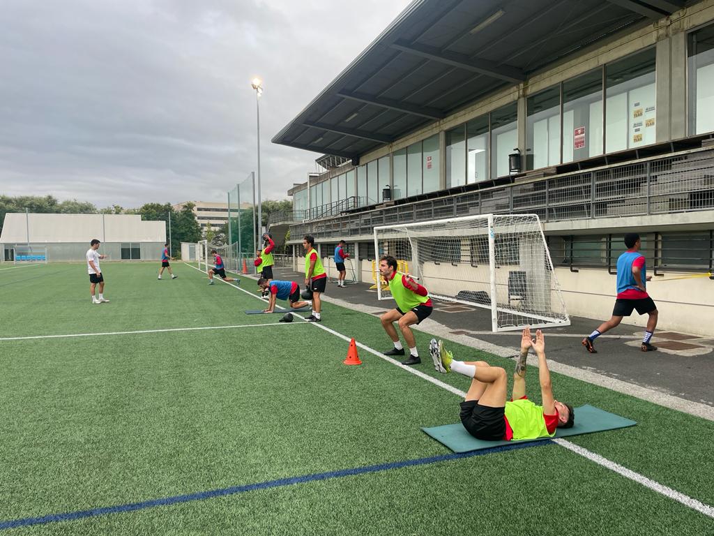 ⚽ Volve rodar o balón na Ponte dos Brozos!

🏋️ O luns comezou a pretemporada do #AtlArteixo2223! 

👉Sábado debutamos contra o <a href="/RCDeportivo/">RC Deportivo</a>, ainda estás a tempo de comprar a túa entrada dende: app.cluber.es/clubes/19cd9e5… 

#Arteixo3RFEF #Arteixo2223