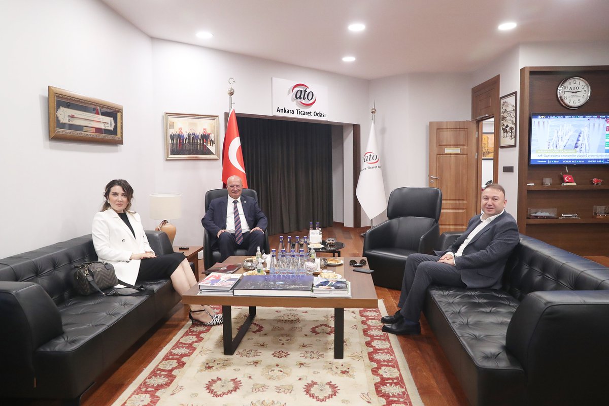 ATO Başkanı <a href="/GurselBaran/">Gürsel Baran</a>, Gençlerbirliği Asbaşkanı ve ATO Bilişim Hizmetleri Meslek Komitesi Üyesi Mehmet Soylu ile Gençlerbirliği Yönetim Kurulu Üyesi Esra Özel’i konuk etti. 

<a href="/kirmizikara/">Gençlerbirliği SK</a>