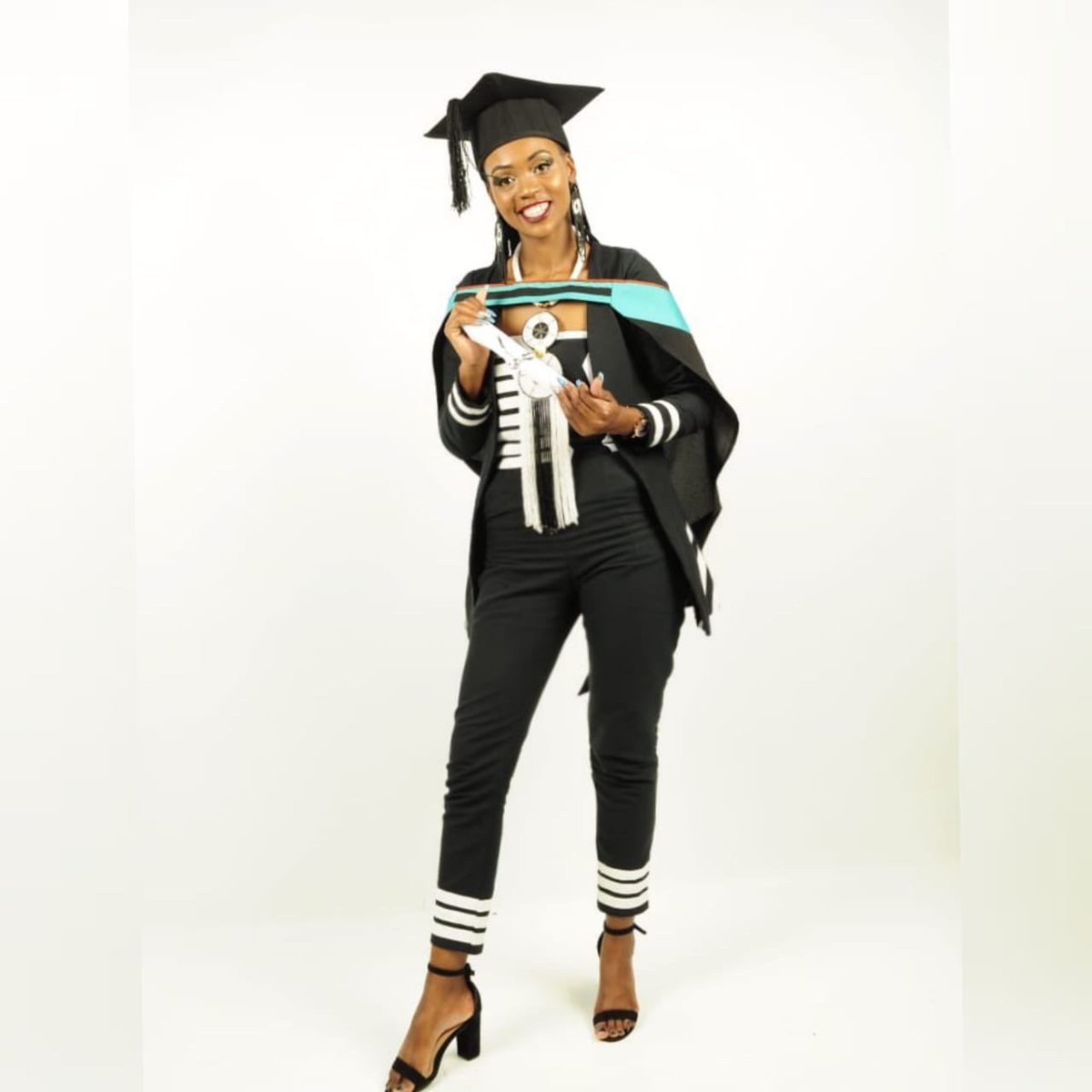 ThalaNgun's tweet photo. #PleaseHelpMeFindAJob
Name and surname: khuthala Melaphi
Qualification: B.Ed in foundation phase.
Institutions:UNISA
Experience: 9 months(substitute educator)
Province: Eastern cape but willing to relocate.
SACE:registered
Email address:missmelaphi.mkhuthi@gmail.com. https://t.co/DL2alr6a2D