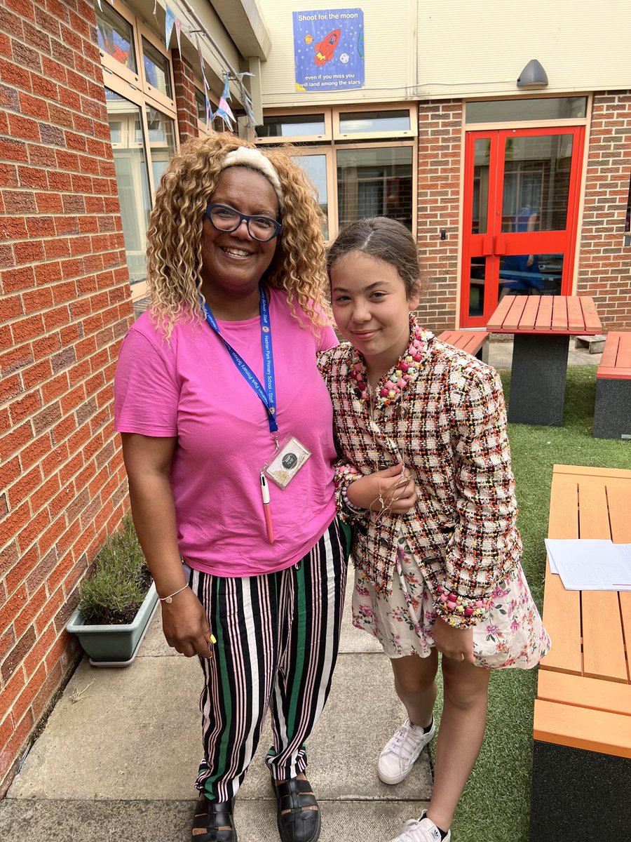 infinitystoves's tweet image. The end of a huge chapter for amelia, first school has helped ypu grow into the most amazing person! On to high school baby girl. 
Hadrian park has been an amazing journey.@Hadrian_Park thank you all so much