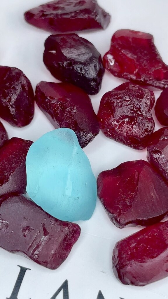 starlanka's tweet photo. Been busy with new gems &amp; working hard on new gems ❤️ Stay tuned. Average weight 8-14ct size roughs on the table 

—

Follow @starlanka for #finegems 
Natural Lighting

—

—
#ruby #roughgems #gemlover #mozambiqueruby #rubyrough #mineral #roughcut #gemlov… https://t.co/EXdMDOpHi0 https://t.co/dTtyt1j1yE