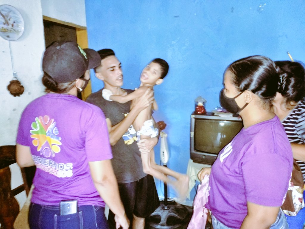 osdeilymg's tweet photo. #20julio Dios es bueno. El día de ayer llevamos un pequeño afecto de amor a un bebe hermoso #GobiernoComunitario Coord. D.D. Social en Santa Eduvigis Urimare #LaGuaira orientados por el Gob. @Jateranoficial  bendecidos en una #VenezuelaVictoriosa @NicolasMaduro ¡Dios es amor! https://t.co/LFT8MY4gJp