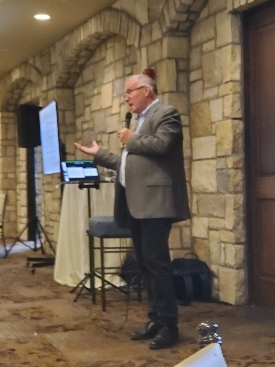 Mrs. Moore tweet media