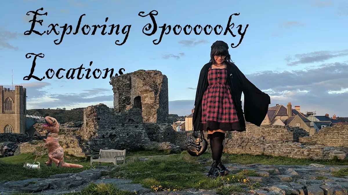 Before picking a Victorian house Ducky scouted a few other venues for spooky shenanigans. #BookTwitter #Lolitafashion #lolitacommunity #comedichorror