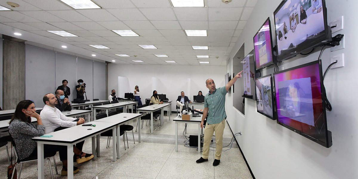 Egresados UCAB (@egresados_ucab) on Twitter photo Miguel Goncalves, director de
<a href="/NegociosUCAB/">Negocios UCAB</a>, y Freddy Ferreira, coordinador de «NeuroLab», presentaron a ejecutivos de cuatro destacadas compañías los equipos con que cuenta el Laboratorio de Investigación Conductual de la UCAB.
bit.ly/3RE2IKC Miguel Goncalves, director de
<a href="/NegociosUCAB/">Negocios UCAB</a>, y Freddy Ferreira, coordinador de «NeuroLab», presentaron a ejecutivos de cuatro destacadas compañías los equipos con que cuenta el Laboratorio de Investigación Conductual de la UCAB.
bit.ly/3RE2IKC