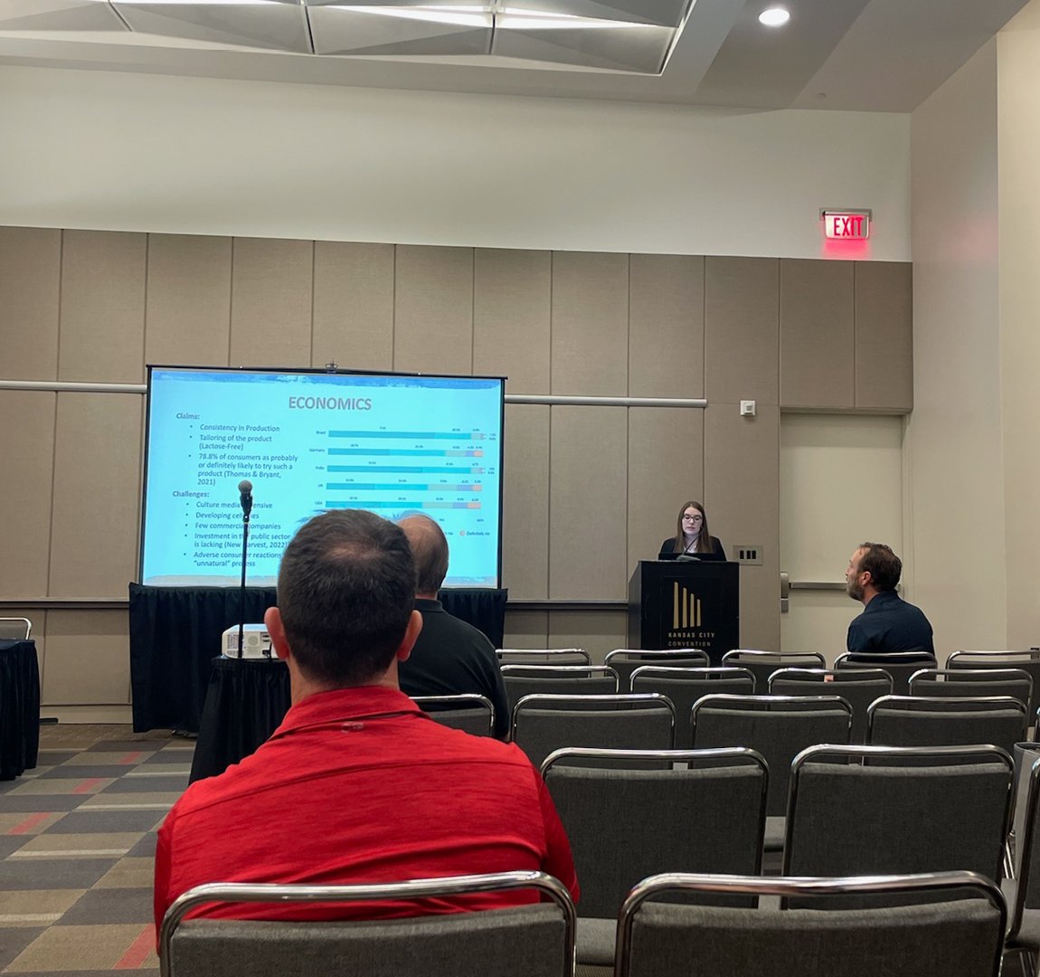 Our Dairy Science Club attended the 2022 American Dairy Science Association meeting in June! While there, their president, Sara Hettinger was awarded 1st place in dairy foods oral presentation! 🐄🏆

Visit the link provided to read more: ow.ly/cMI050JZl6q