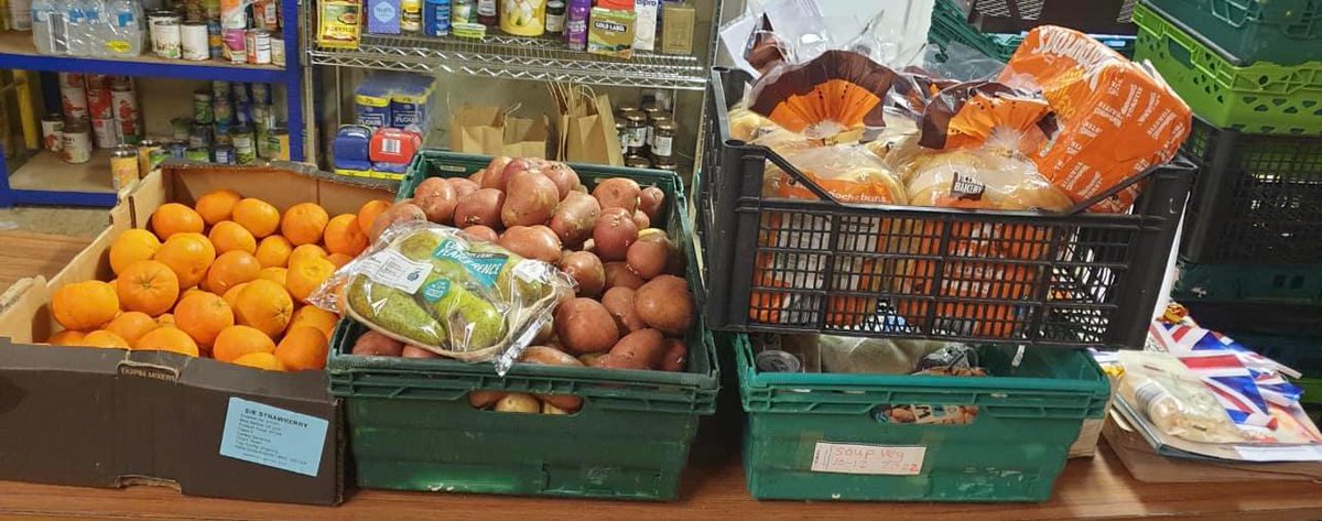 Community Fridges help to reduce food waste by distributing good surplus food for free to local residents🍎🍞 

Find your nearest #CommunityFridge in Hertfordshire here: hubbub.org.uk/the-community-…

#CommunityFridge #LoveFoodHateWaste
