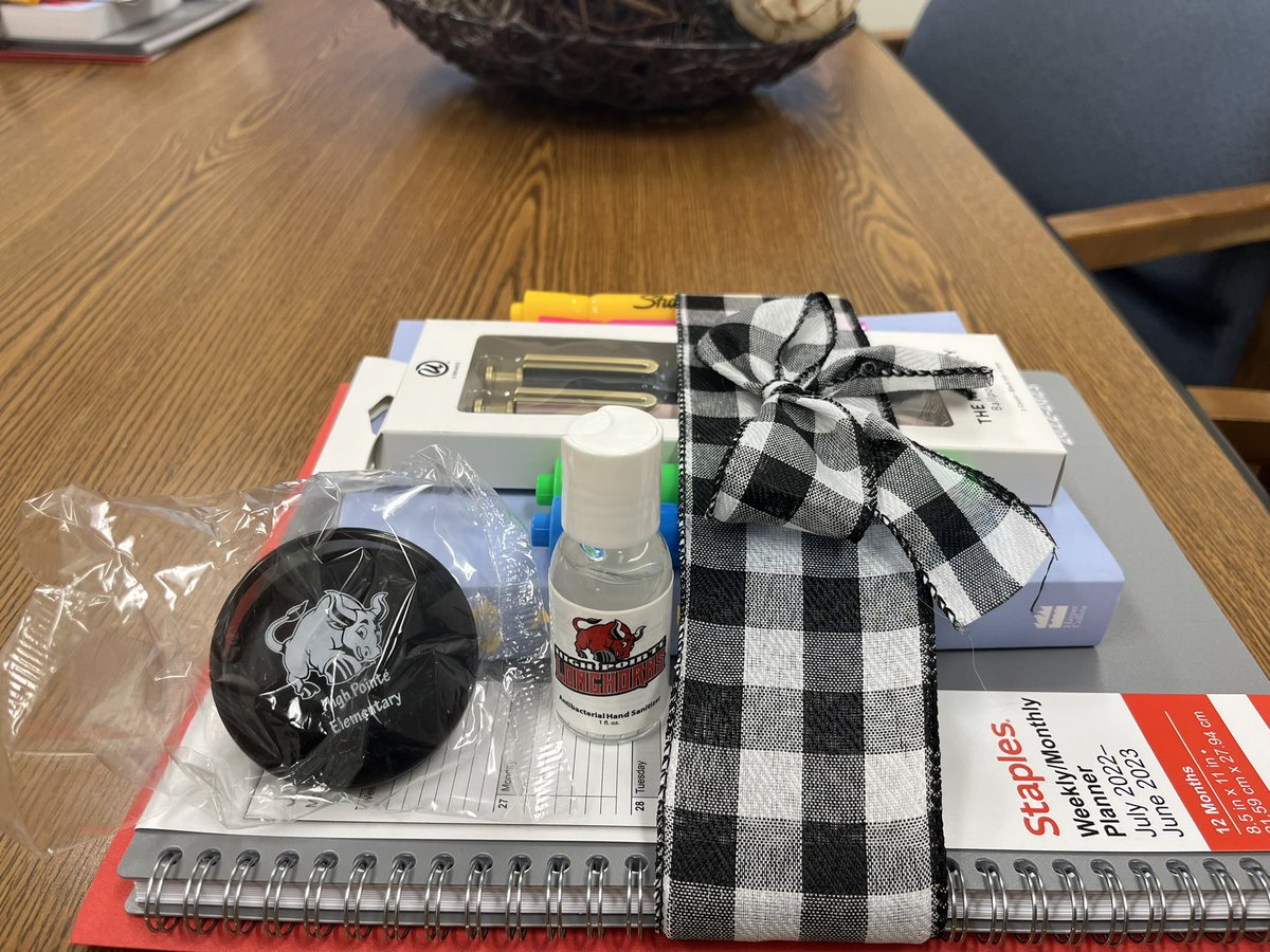 DAPerryJr_Leads's tweet photo. @ChisdHighpointe Mini-admin retreat is ready to go! It’s time to #Excellerate toward the mark set before us. If YKTYK! #REFLECTION #Teamwork #WeAllWeGot #Excellerate48 🦶🏼🔛⛽️🏁 https://t.co/B1FzRYtXv5