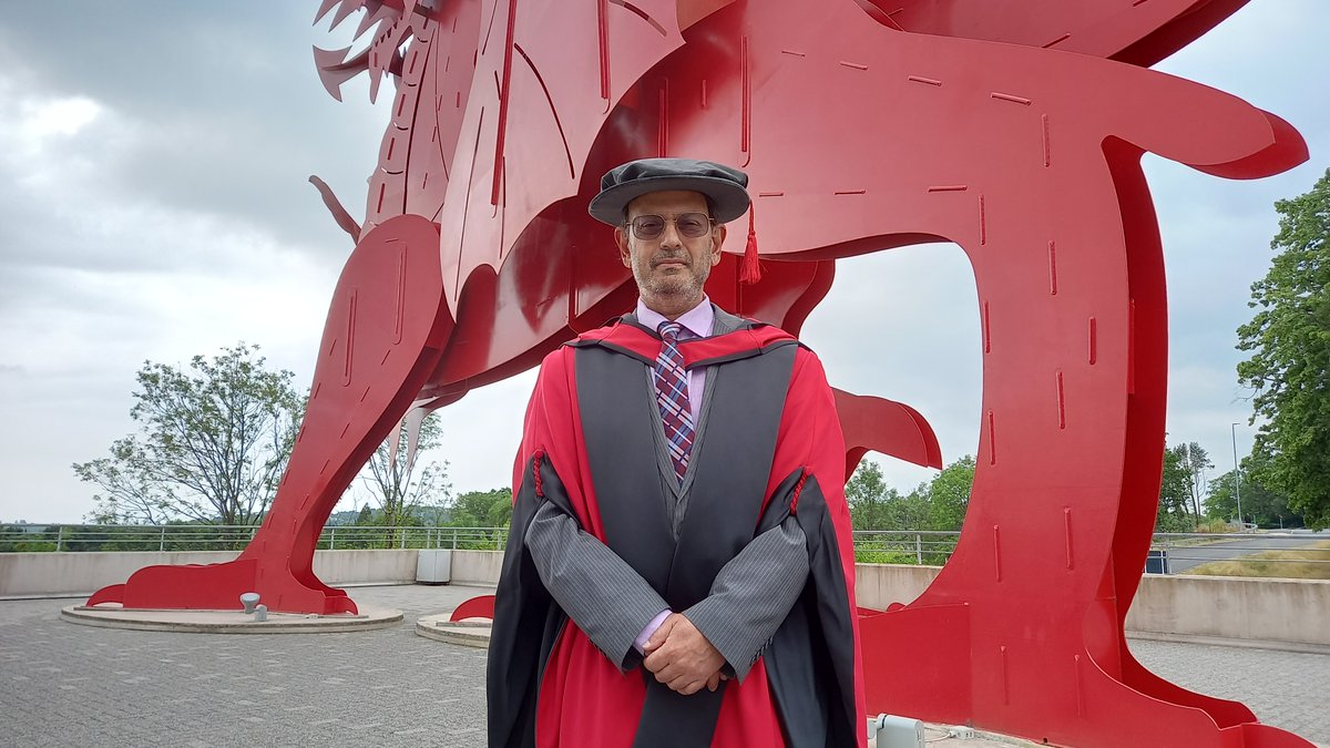 Congratulations to Senior Orthopaedic Consultant Professor Keshav Singhal MBE who has received an Honorary Doctorate at a @UniSouthWales graduation ceremony today #USWGrad More details southwales.ac.uk/news/news-2022…