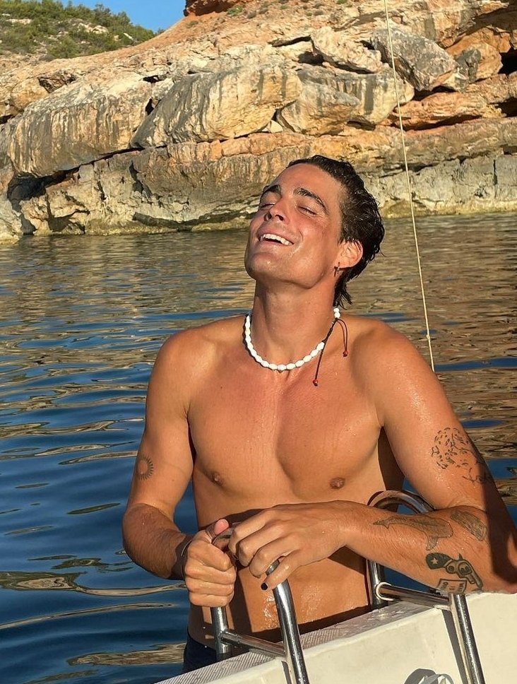 ManeskinAndMore's tweet photo. @namelessn4na Apperò! C'è un bel allevamento da quelle parti... Guarda un po' l'amico...... https://t.co/9XOCnQfaWv