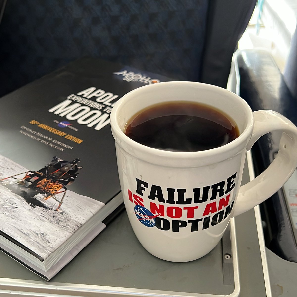mmora01's tweet photo. Buenos días mundo #aDarle #caféNecesario #CoffeeTime #tothamoon #apollo11 @nasa @TheRealBuzz https://t.co/a4EgOcBmOV