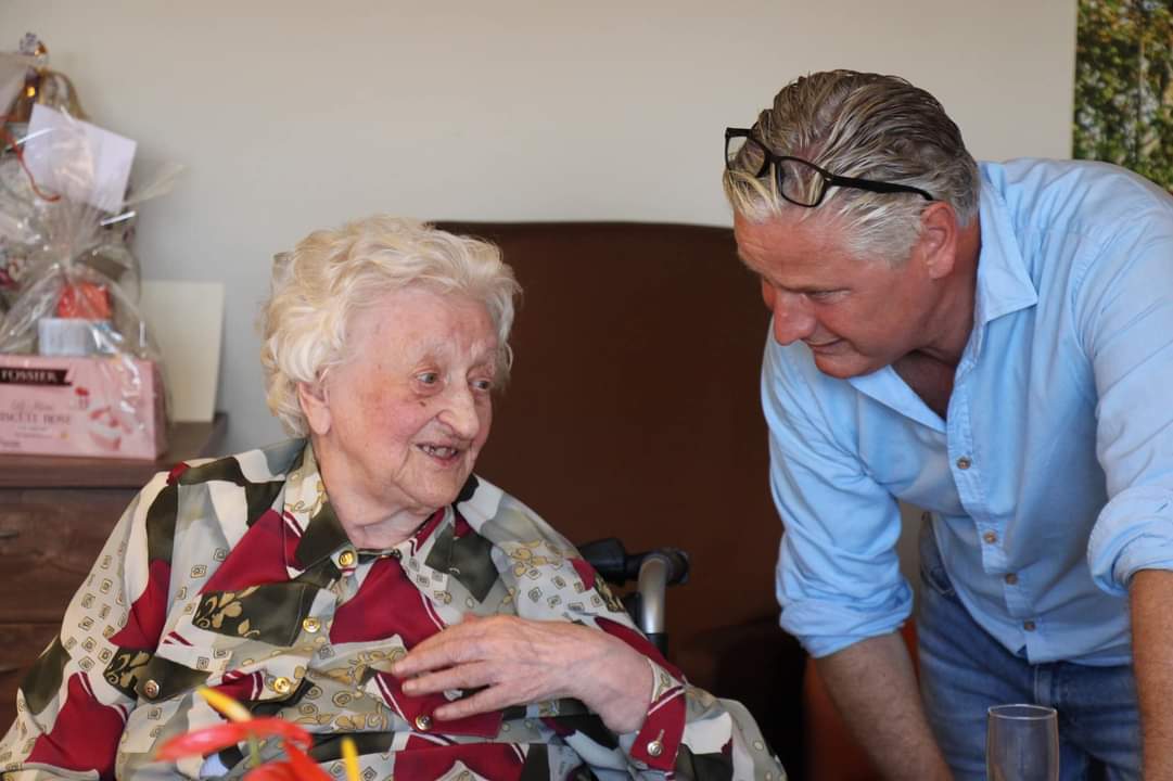Wat een ongelofelijke eer en hartverwarmende ervaring om Laura te mogen feliciteren met haar 102de verjaardag 🎉👍🥰 thx woonzorgcentrum Heiveld voor hartelijke ontvangst&amp;schitterende werking voor onze Gentse #senioren 👍