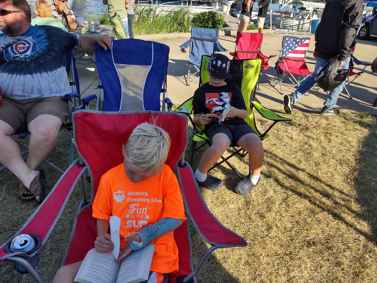 JESBloodhounds's tweet photo. 5th graders Philip and Sam P read as they wait for the next band to take the stage! #JESReads https://t.co/JSVw8k6jY1