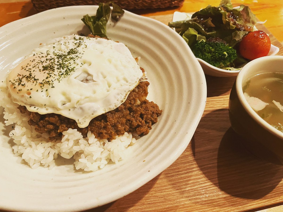 teru0513's tweet photo. 昨日、今日と石川県の出張。
帰りに福井県の丸岡市でランチ。
丸岡城の真ん前にあったカフェでキーマカレー。

#福井県 #丸岡市 #カレー #カレーライス #キーマカレー #カフェ #cafe #半熟卵 #cafebunbun #丸岡城 #ランチ #出張 #福井カレー #丸岡カレー https://t.co/tONY7ehK3D