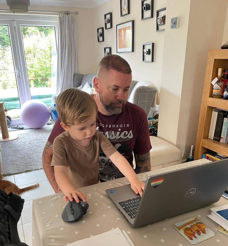 CombatPhot's tweet photo. When you’re WFH and someone comes back early from nursery and insists on helping!
#HarryBlake #HOTBlake #TeamBlake https://t.co/KYnvKY07iU https://t.co/4XTPCSXvK1