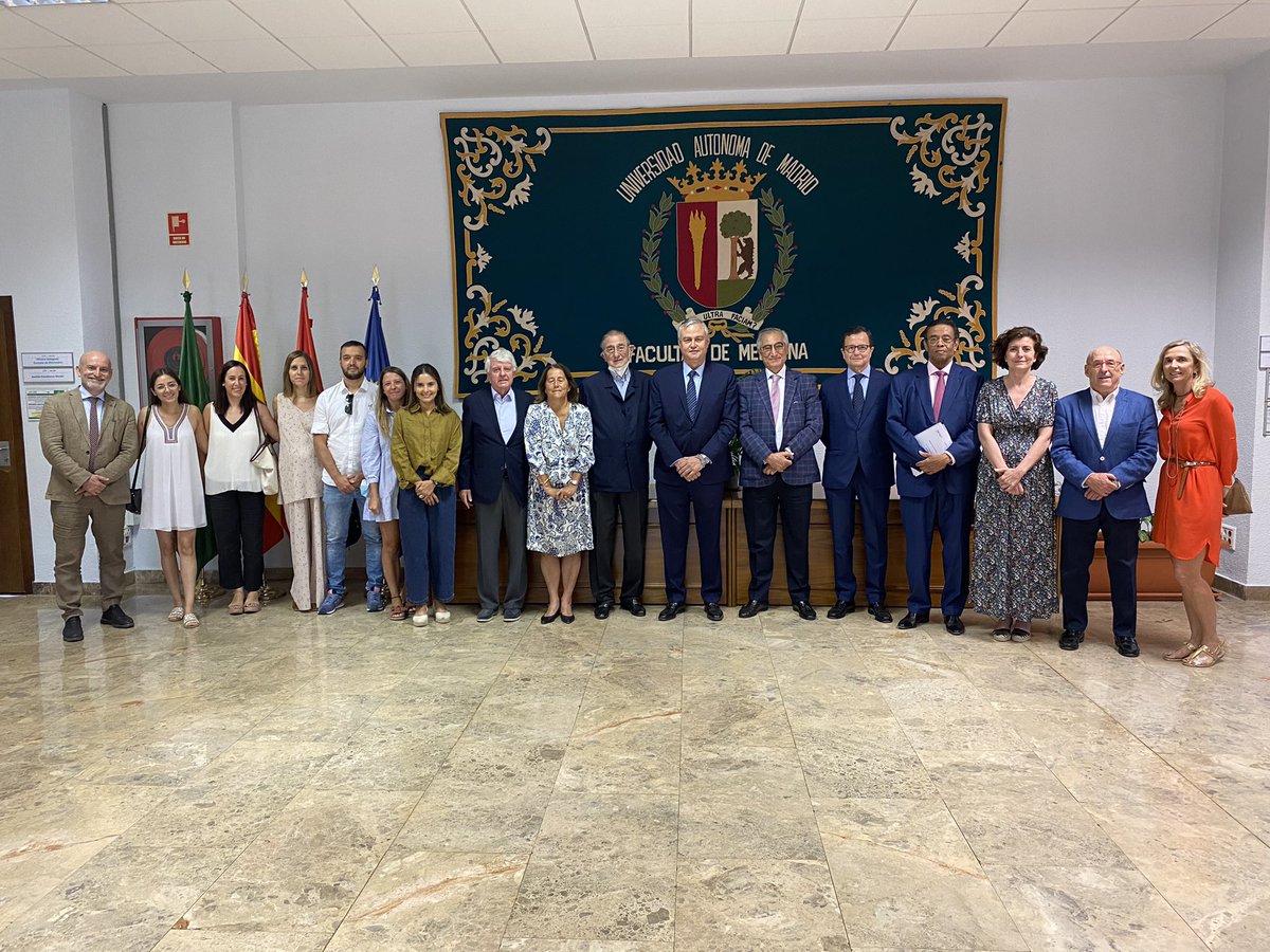 Una carrera y trayectoria profesional brillante e inspiradora desde todos los ámbitos (asistencial, docente e investigadora).
¡Enhorabuena <a href="/DrJLCalleja/">Jose Luis Calleja</a> ! Recibe hoy su plaza de catedrático universitario 📚👨🏼‍⚕️✨ Un auténtico honor y placer pertenecer a este equipo! <a href="/DigestivoPdH/">Digestivo Puerta de Hierro</a>