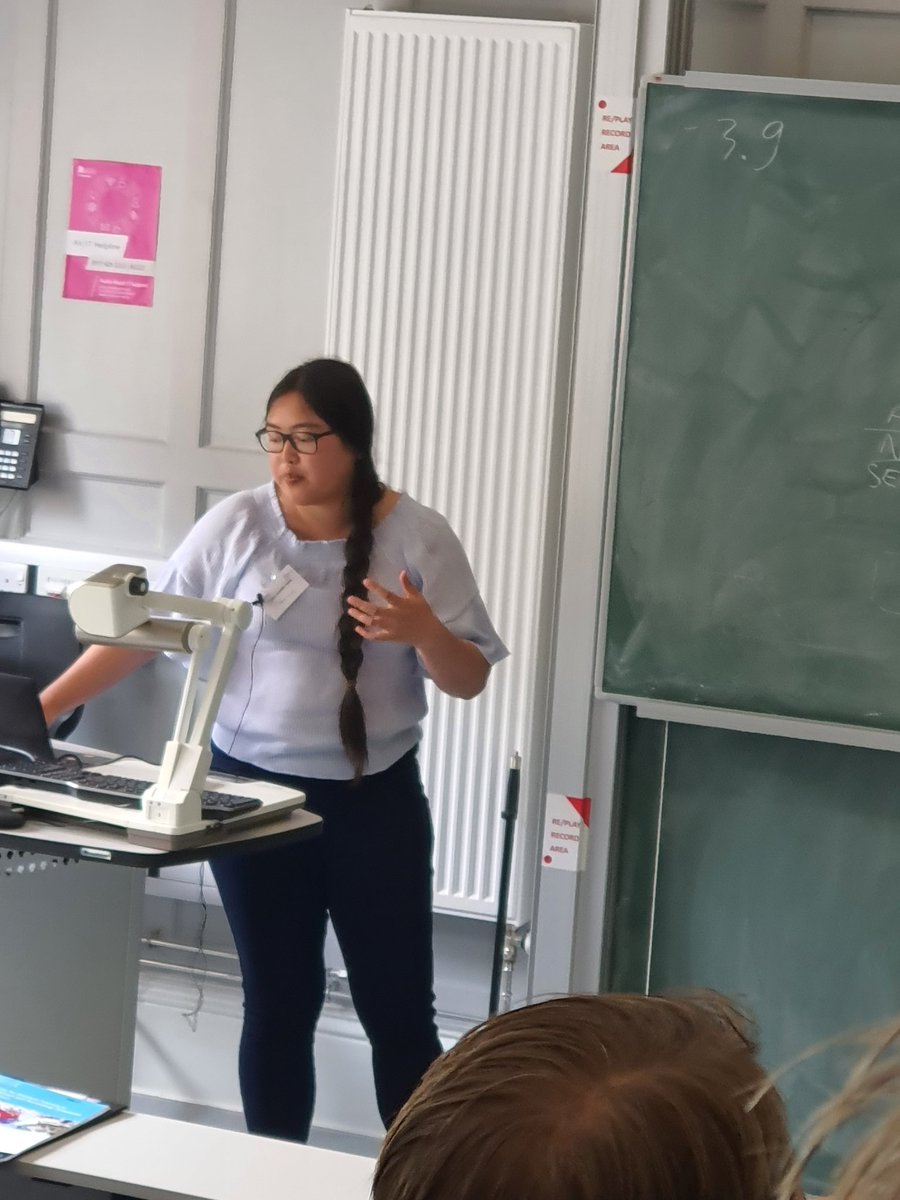 BCS_CDT's tweet photo. The final student presentation of the day is being delivered by @YJenny_Jiang from the @MCGalan_Bristol group on pyridinium diazocine photoswitchable ligands as binders for HIV-1-LTR-III G4. Well done on great talks today everyone! They've been fascinating. #CDTSummerConference https://t.co/2czrgG21aG