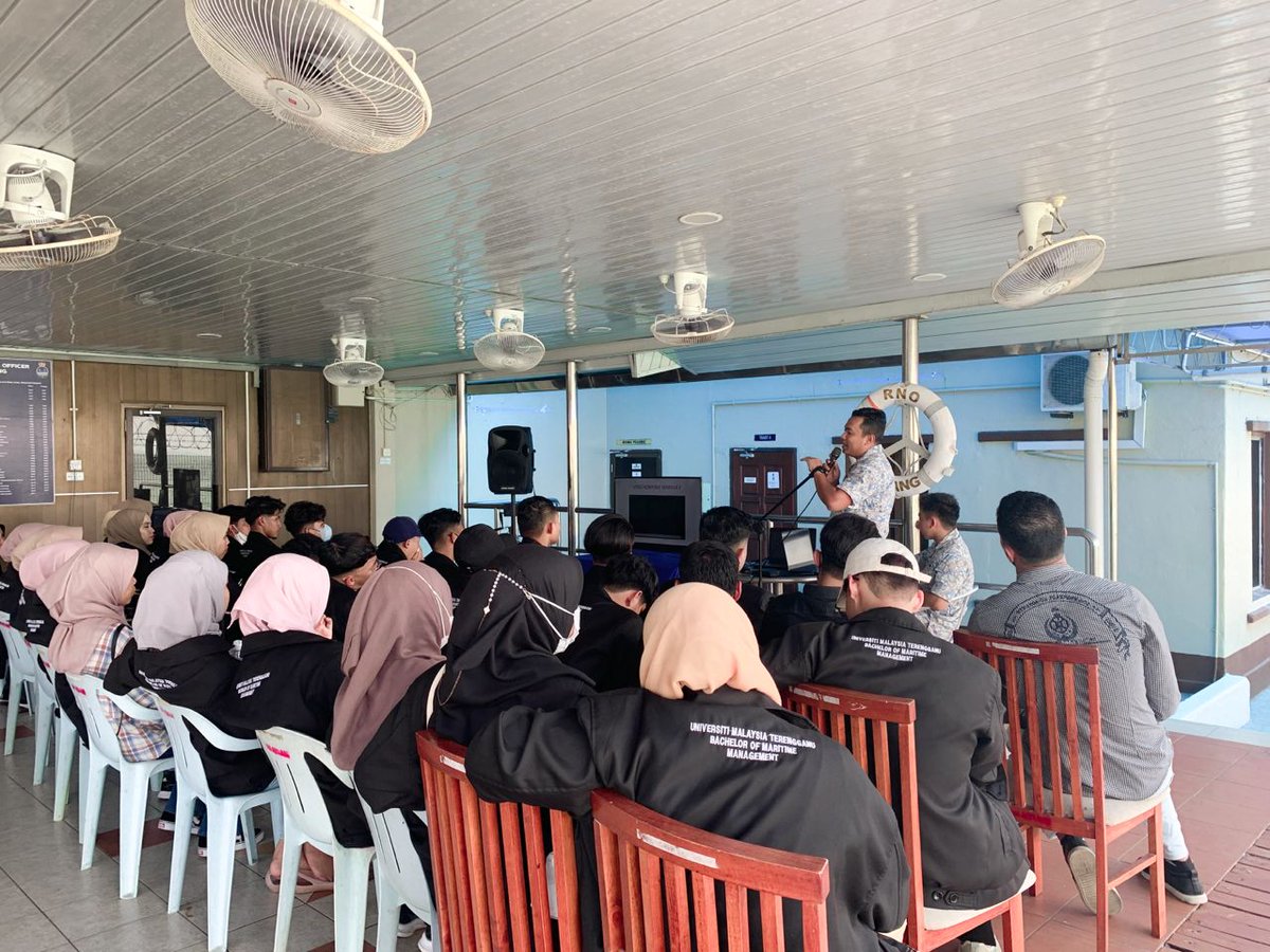 Menerima kunjungan mahasiswa Sarjana Muda Pengurusan Maritim, Universiti Malaysia Terengganu sempena program ‘Maritime Industrial Tour 2022’. Taklimat disampaikan oleh Lt Kdr Fadhil dan LK PAP Firdaus.

<a href="/mwl3_tldm/">MAWILLA 3</a> 
<a href="/MPA_Barat/">HQ Western Fleet</a>