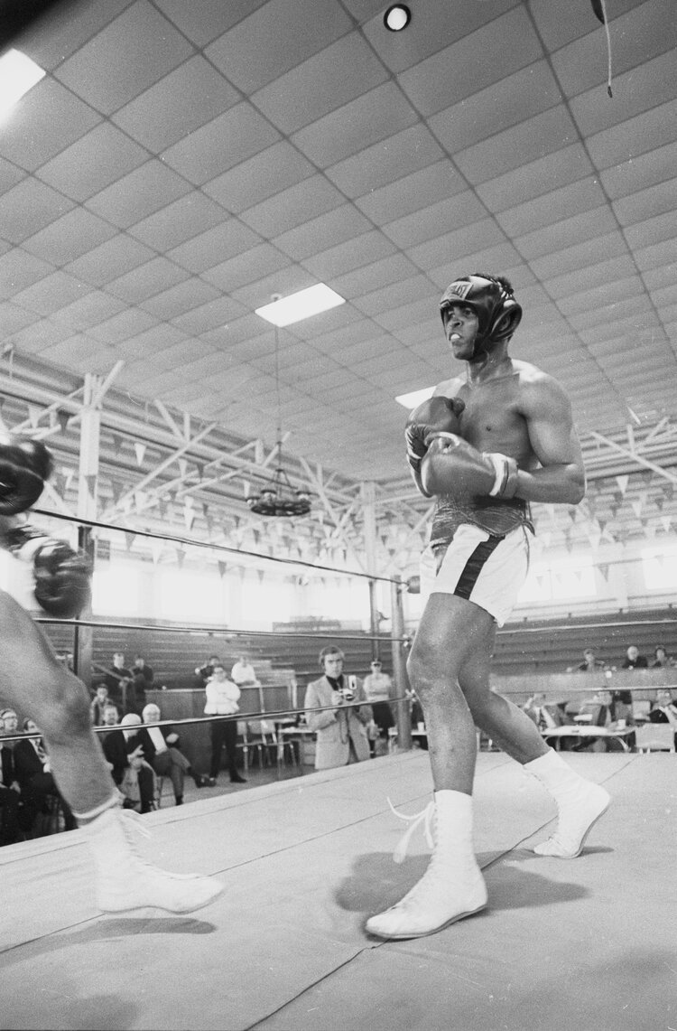 MuhammadAli's tweet photo. Ali cultivated a deep-routed confidence and belief in himself, his family, his community and his faith.
#MuhammadAli #Confidence #Icon #SixCorePrinciples #GOAT #Greatness https://t.co/AfFJqVPS0g