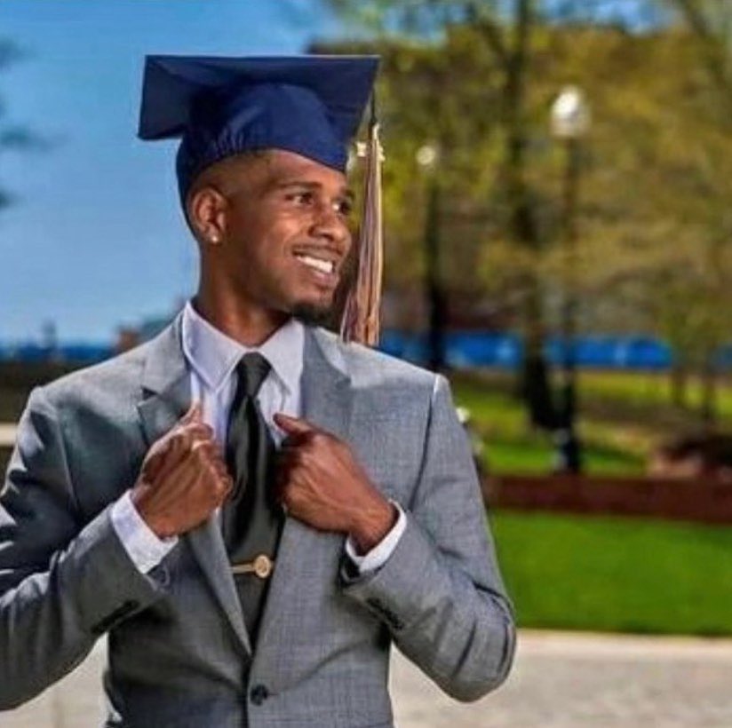 ModestyQueen19's tweet photo. #BrandonCalloway is a 25 year old college graduate and member of Alpha Phi Alpha Fraternity. He was delivering for @doordash when #Oakland Police @oaklandpoliceca attempted to pull him over allegedly for failing to stop at a stop sign and driving 32 mph in a 20 mph https://t.co/NlYe9PjDuc